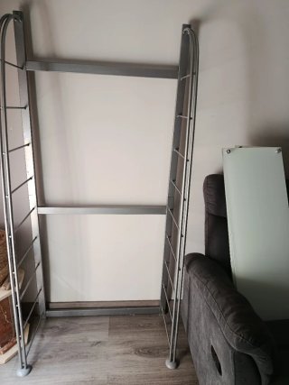 Estantería de cristal y metal