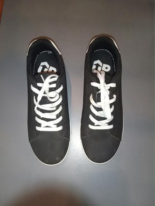 Zapatillas básicas, tlla 43 acepto cualquier €