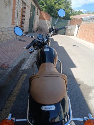 Suzuki TU250X Clásica Negra y Marrón