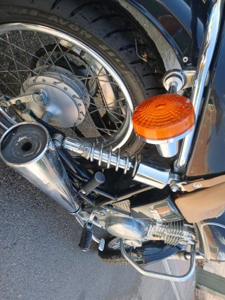 Suzuki TU250X Clásica Negra y Marrón