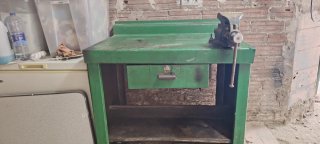 Banco de trabajo de hierro verde