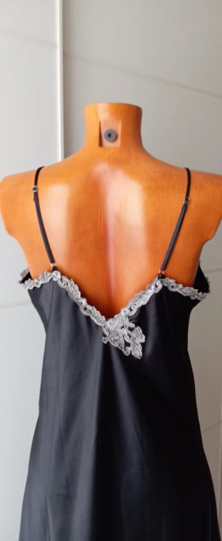 Vestido lencero negro tirantes. Talla L