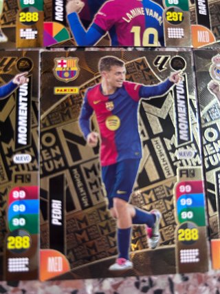 Cartas de fútbol Panini Momentum Oro