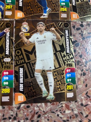 Cartas de fútbol Panini Momentum Oro