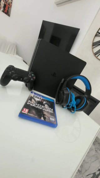 PS4 Slim 1TB Negra + Call of Duty MW
