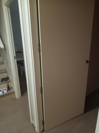 Puerta blanca interior