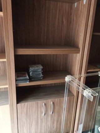Estantería de madera con puertas 3 unidades