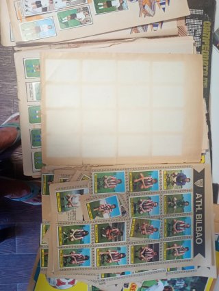 Colección cromos fútbol años 70 Hay algo de 80/81