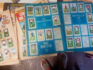 Colección cromos fútbol años 70 Hay algo de 80/81