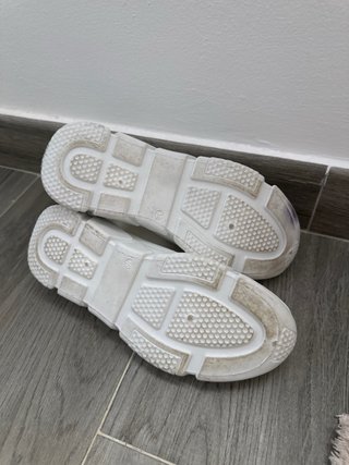 Zapatillas Blancas de tela Usadas una vez
