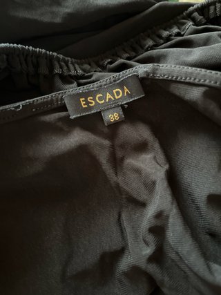 Mono negro elegante