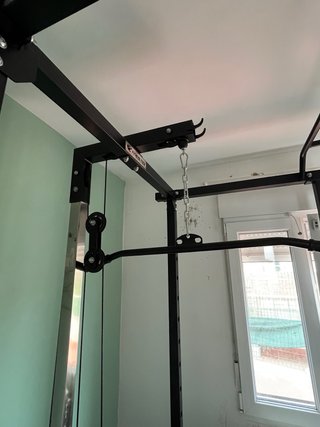 Rack de gimnasio completo con polea y pesas