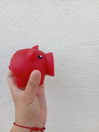 Hucha cerdito roja