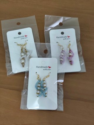 Pendientes de perlas de varios colores