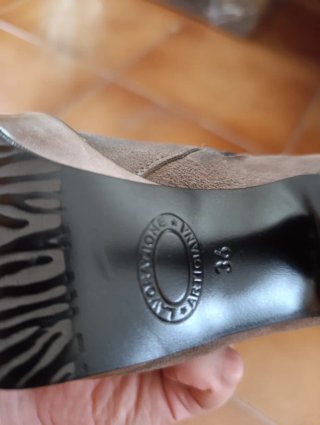 Stivaletti donna con tacco e lacci