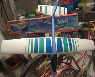 Avión planeador Playtive de corcho