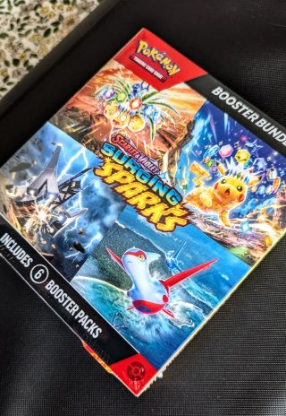 Booster bundle Surging Sparks