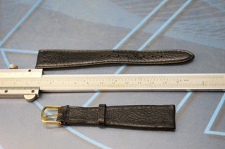 16. Correa de cuero negro extra larga. 20 mm. Años 70, stock de relojería.