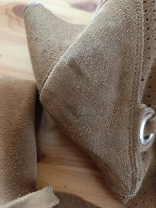 Stivaletti scamosciati con lacci