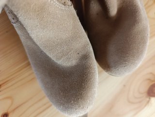 Stivaletti scamosciati con lacci