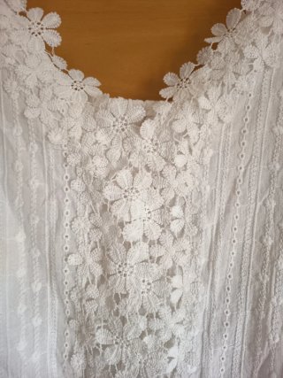 Vestido blanco de encaje para verano. Con forro