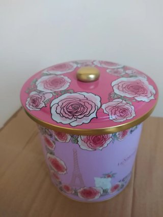 Lata bombonera decorada
