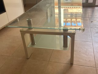 Mesa de centro de cristal y metal