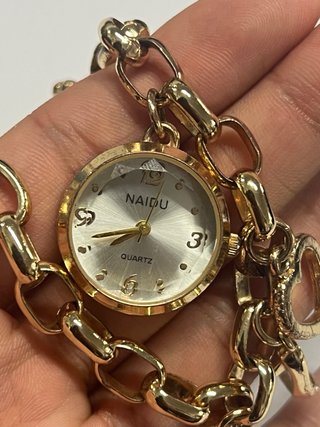 Reloj pulsera de cadena con charms