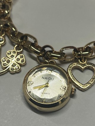 Reloj pulsera de cadena con charms