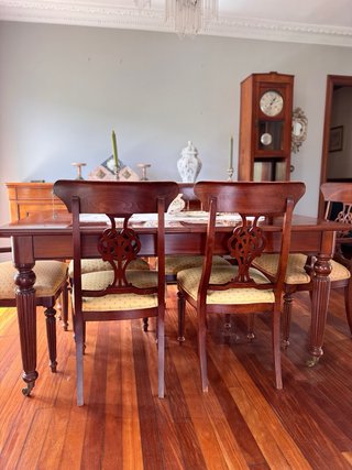 Mesa comedor y 6 sillas madera oscura