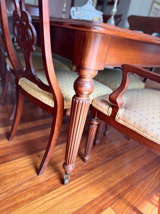 Mesa comedor y 6 sillas madera oscura