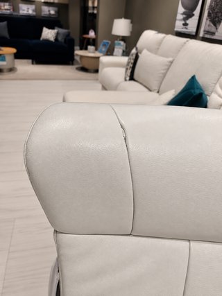 Butaca de piel blanca