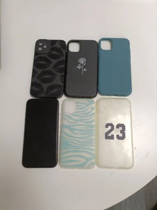 iPhone 11 Negro y 5 fundas