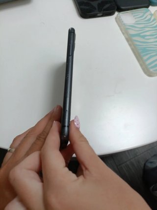 iPhone 11 Negro y 5 fundas