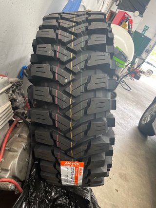 Maxxis M8060 37x12.50-16LT Trepador