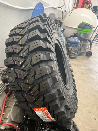 Maxxis M8060 37x12.50-16LT Trepador