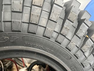 Maxxis M8060 37x12.50-16LT Trepador