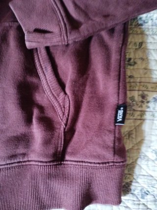 Sudadera Vans Roja con Cremallera. Color granate