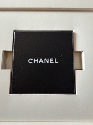 Pin Chanel N°5 Dorado