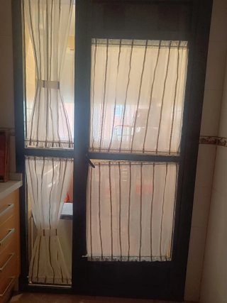 Puerta de terraza con cortinas