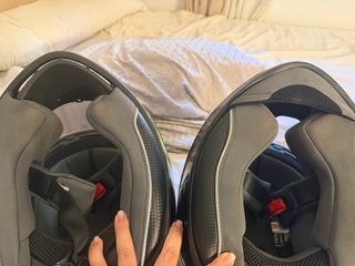 2 Cascos Moto MT Helmets Negros
