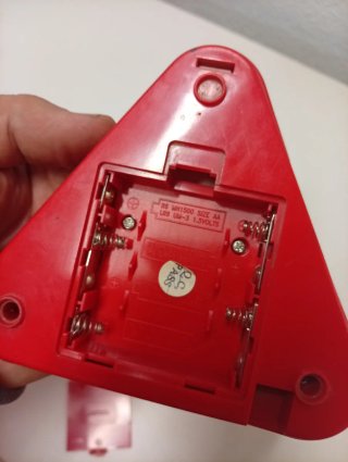 Lámpara de escritorio a pilas roja