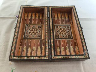 Tabuleiro de madeira decorada para gamão