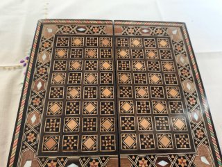 Tabuleiro de madeira decorada para gamão