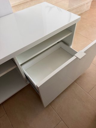 Mueble de salón blanco