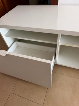 Mueble de salón blanco
