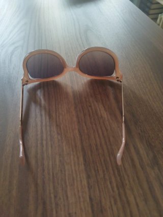 Gafas de sol marrones y doradas de espejo, mujer.