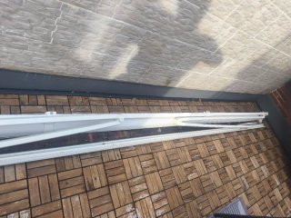Toldo eléctrico blanco