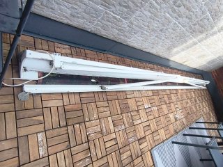 Toldo eléctrico blanco