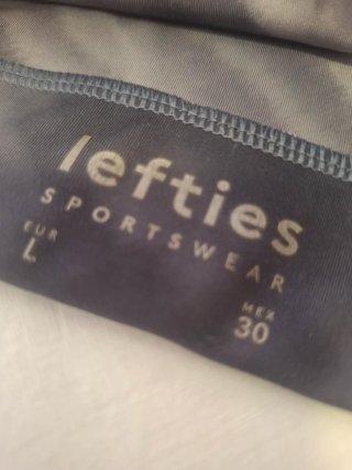 Top deportivo gris tie-dye
